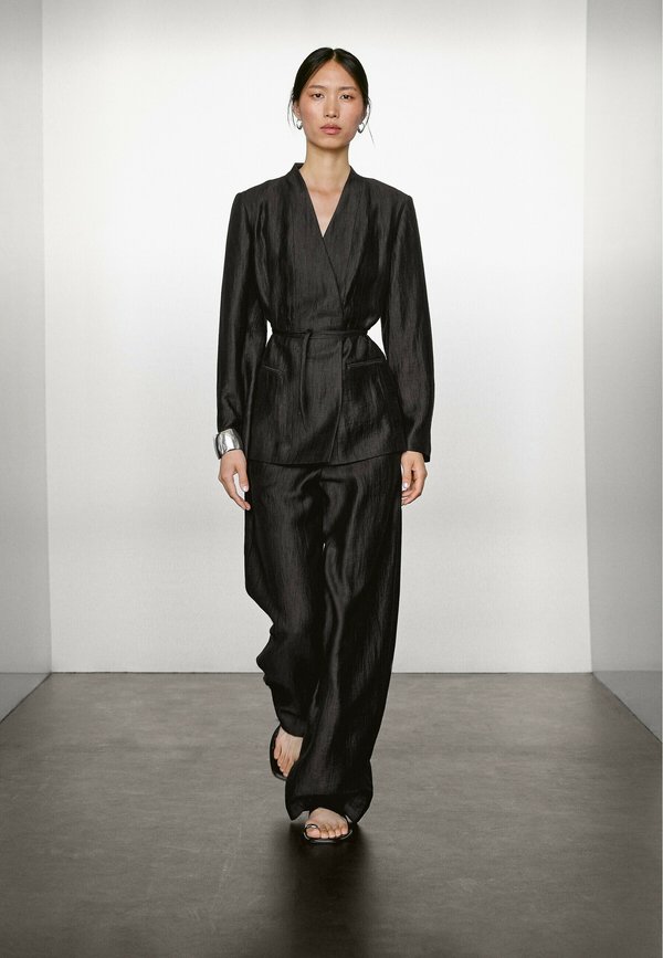 PALAZZO WITH DARTS  - Trousers3