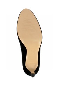 Chaussure à talon haut en daim noir avec un bout pointu, chaussure présentant une semelle beige lisse avec une texture nervurée et un marquage subtil en dessous.