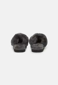 Shepherd THELMA - Mules - asphalt