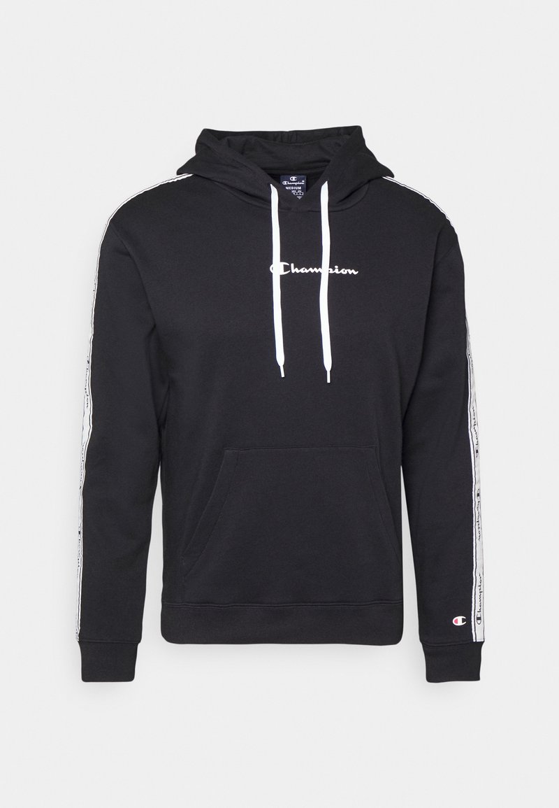 Sweat à capuche Champion noir avec cordons blancs, logo sur la poitrine et bandes de la marque courant le long des deux manches.