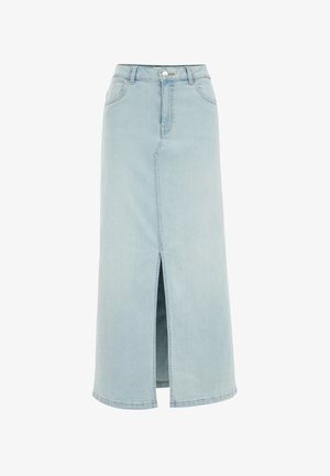 Jupe en denim bleu clair de longueur mi-cuisse avec une fente à l'avant, un design à cinq poches et des passants de ceinture. Dotée d'une fermeture à bouton et de coutures discrètes.