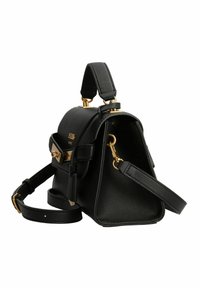Sort læderhåndtaske med en struktureret design, guldfarvede detaljer og en justerbar strop. Har en klaplukning og en sidelomme.