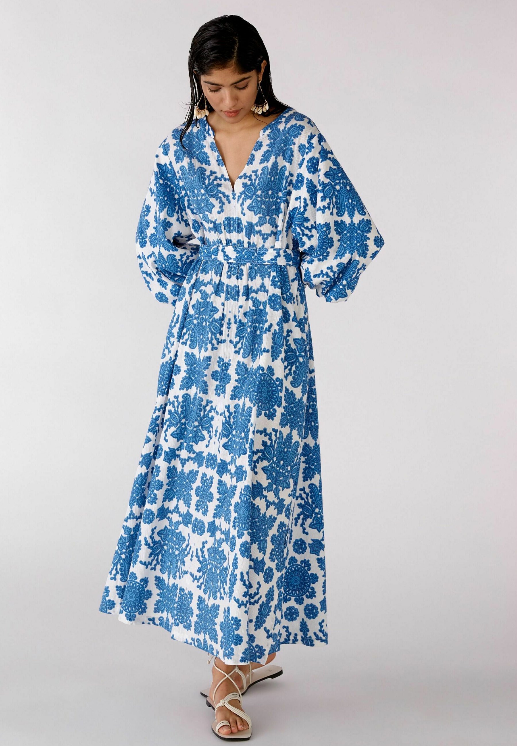 Oui IM ORNAMENT PRINT - Maxikleid - white blue/blau - Zalando.de