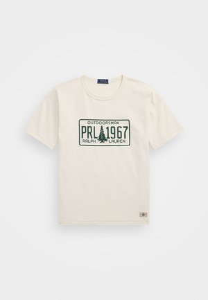 Cream cotton t-shirt with short sleeves. Features a green graphic print, including "OUTDOORSMAN," "PRL 1967," and a pine tree design.