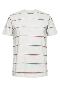T-shirt à manches courtes gris clair avec de fines rayures horizontales rouge, bleu et noir sur le corps et les manches.