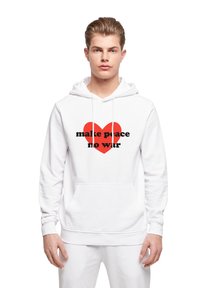 Hvid bomulds-hættetrøje med et rødt hjerte-grafik og teksten "make peace no war" i fed sort skrift. Frontlomme, justerbar hætte.