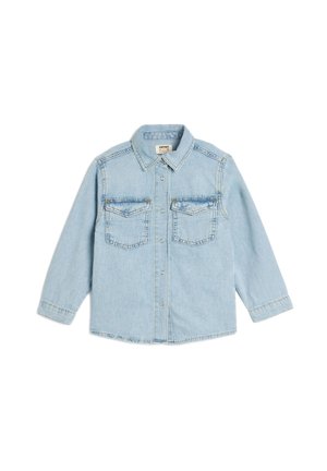Lyseblå denimskjorte med lange ærmer, knaplukning, klassisk krave, to brystlommer og en let falmet tekstur.