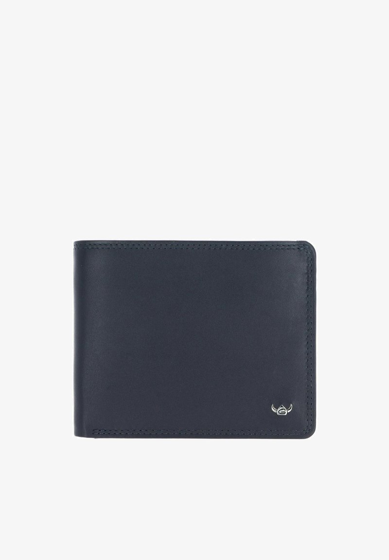 Portefeuille noir en cuir bifold avec bords cousus et petit emblème de logo argenté dans le coin inférieur droit.