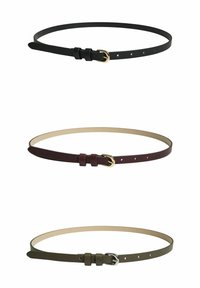 Tre läderbälten: svart med guldspännen, bordeaux med guldspännen och olivgrön med silverfäste; alla har en minimalistisk design och hål.