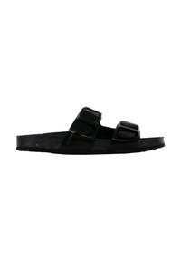 Zwarte sandalen met twee verstelbare banden en een gestructureerde voetbed. De buitenzool is iets verhoogd en gemaakt van rubberachtig materiaal.