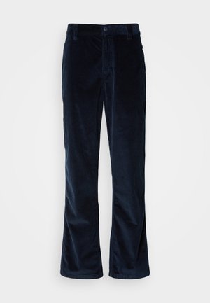 Pantalones de pana azul marino con un diseño de pierna recta, que presentan acanaladuras verticales, cierre de botón y bolsillos frontales.