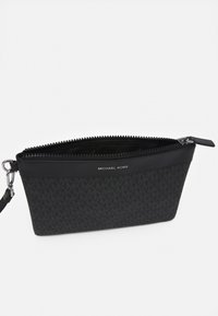 Michael Kors WRISTBAG TRAVEL POUCH UNISEX - Clutch - black