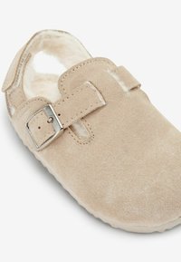 Next LEATHER CORKBED MULE SLIPPERS - Pantofle - beige natural