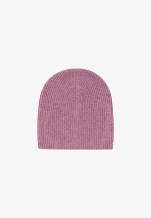 Gebreide beanie in een zachte mauve tint, met een geribbelde textuur en een ronde bovenkant voor een comfortabele pasvorm.