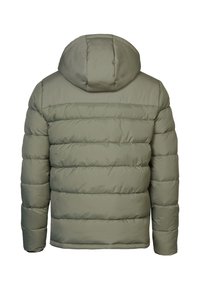 Chaqueta acolchada en verde claro con capucha, que presenta secciones acolchadas en horizontal, textura suave y puños elásticos. Vista trasera mostrada.