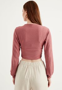 Herita SHOULDER RUFFLE DETAILED WITH FRONT - Camicetta - pink