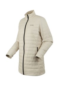 Lysebeige quiltet damejakke med høj krave, sort lynlås og sidelommer med lynlås, mærket Regatta Great Outdoors.