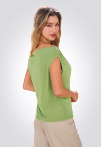 Cupshe T-shirt basic - green
