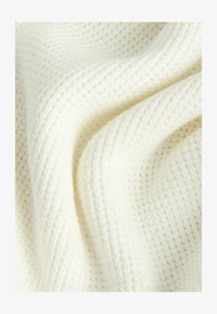 Selectat, ecru cream