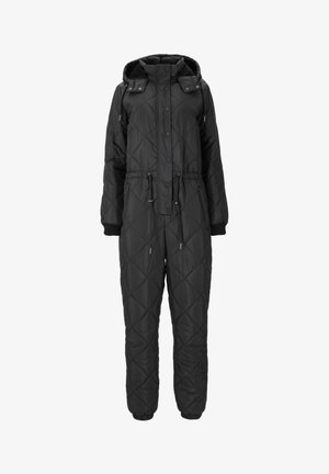 Combinaison noire matelassée avec capuche, dotée d'une taille réglable par cordon, de boutons-pression et de poignets côtelés, conçue pour la chaleur et le confort.