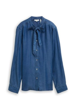 Donkerblauwe denim blouse met een strik hals, knoopsluitingen aan de voorkant, lange mouwen en een gladde textuur.