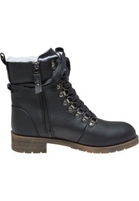 Bota de tobillo de cuero negro con forro de piel, parte frontal con cordones, cremallera lateral, acentos de hardware metálico y un tacón de madera apilada.