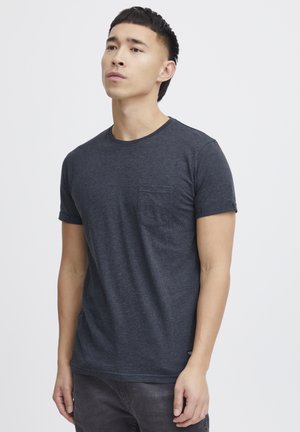 Dark gray short-sleeve t-shirt made of soft fabric, featuring a crew neckline and a chest pocket. Simple, casual design with rolled sleeves.