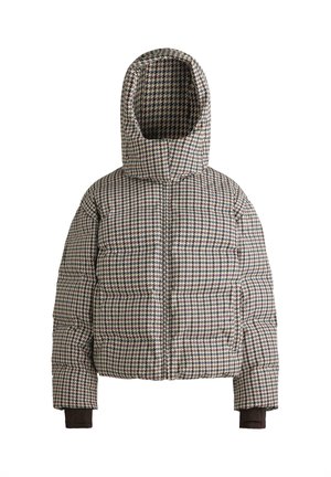 Pufasta jakna v vzorcu štiriperesne deteljice z kapuco in rjavo rebrastimi manšetami. Ima prešito teksturo in sprednje zadrgo.