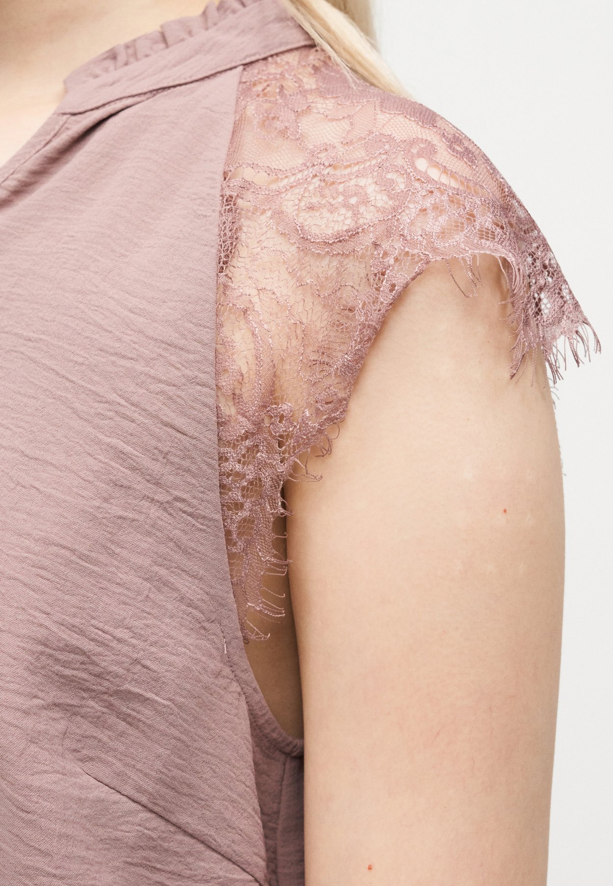 ONLPLOY METTE V NECK