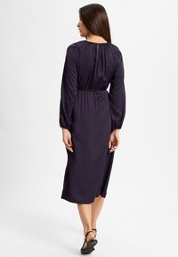 comma Cocktailkleid/festliches Kleid - lila