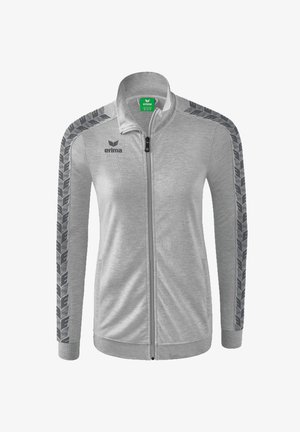 Chaqueta gris con cremallera, de manga larga, fabricada con un tejido texturizado, con franjas de patrón gris oscuro en los hombros y un pequeño logo en el pecho.