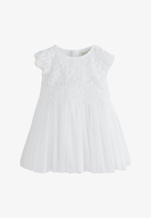 Weißes Baby-Kleid mit Spitzen-Bodice, kurzen Spitzenärmeln und plissiertem Rock, geeignet für formelle Anlässe oder besondere Veranstaltungen.