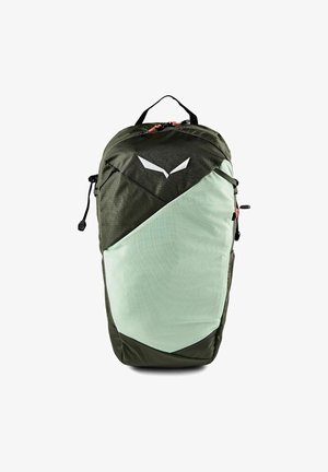 Sac à dos bicolore vert avec une poignée supérieure, plusieurs fermetures éclair et un logo blanc stylisé près du centre supérieur.