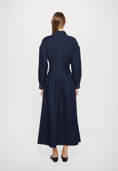 FRAME THE NIPPED DRESS - Farkkumekko - dark blue denim