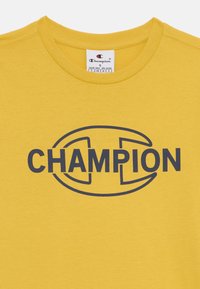 Champion GRAPHIC CREW NECK UNISEX - Camiseta estampada - yellow