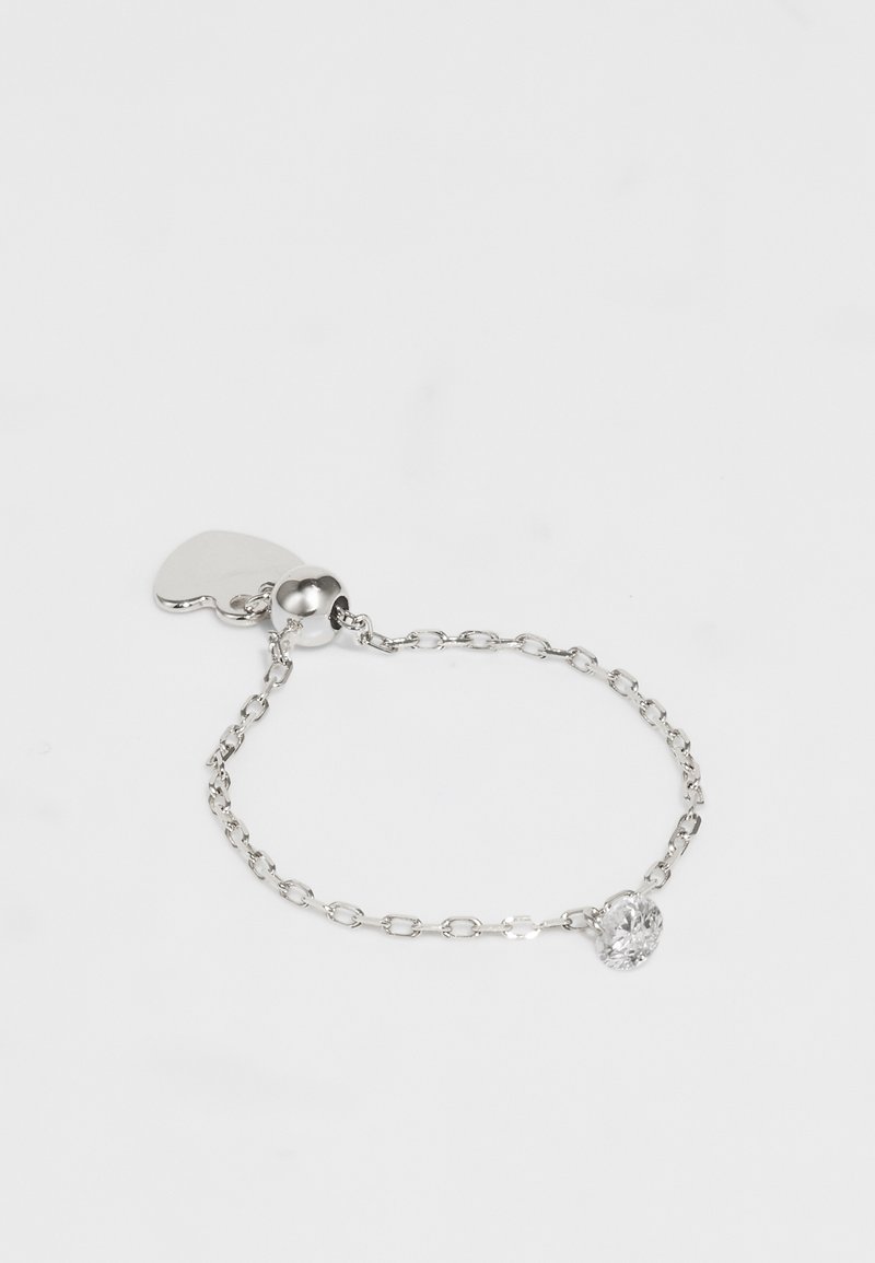 Ezüst lánc karkötő, kerek kristály charm-nal és szív alakú kapoccsal. A láncszemek váltakozva ovális és hatszögletű formák.