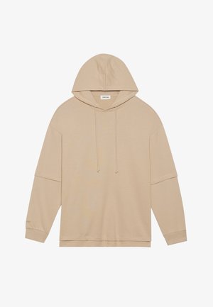 Beige huppari, joka on valmistettu pehmeästä kankaasta, rentoa istuvuutta, pitkät hihat, nyöritettävä huppu ja minimalistinen suunnittelu.