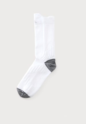 Chaussette blanche type crew avec orteil et talon renforcés gris, présentée à plat sur un fond clair.
