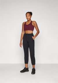 Champion C-TECH CUFFED PANTS INTERLOCK - Joggebukse - black