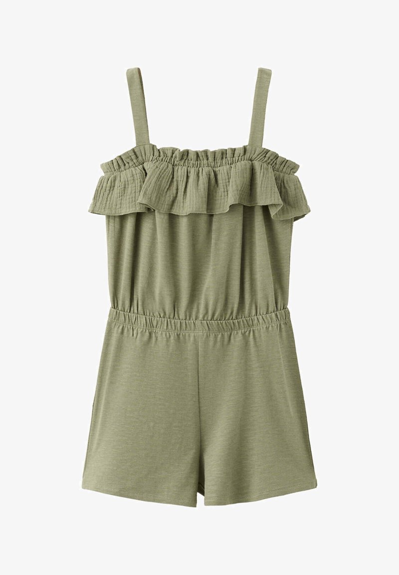 Combinaison courte sans manches vert olive avec encolure bardot à volants, taille élastique et short à jambes droites.