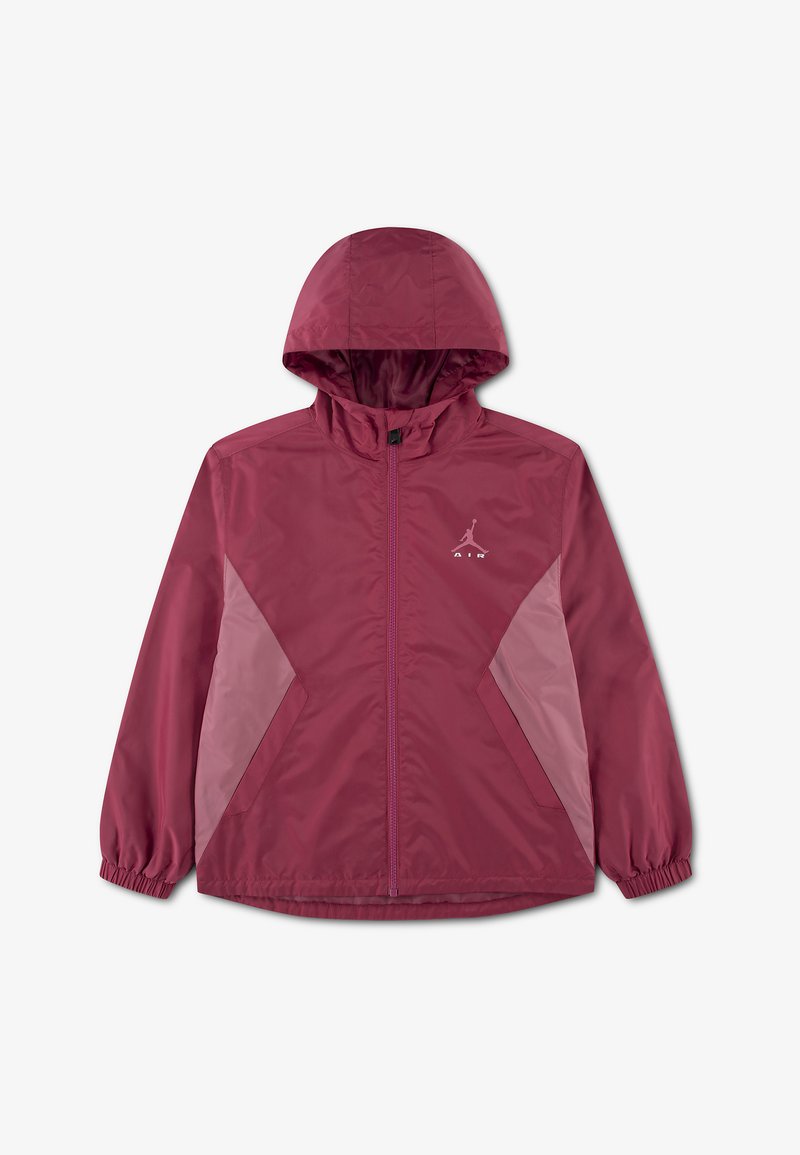 Veste coupe-vent bordeaux à capuche avec panneaux latéraux rose clair, fermeture éclair devant, poignets élastiques et logo Jordan sur la poitrine gauche.
