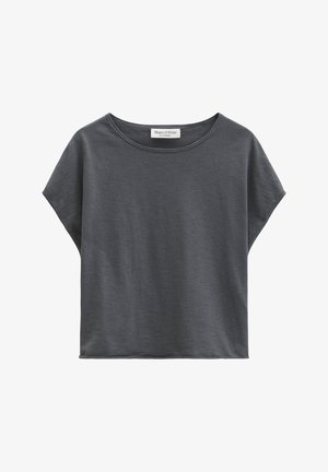 T-shirt a maniche corte grigio carbone con collo a giro, vestibilità comoda ed etichetta Marc O'Polo all’interno del collo.