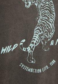 System Action Print T-shirt - marrón oscuro