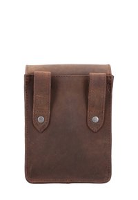 Borsa in pelle marrone con due linguette superiori chiuse da bottoni a pressione in metallo argento, superficie leggermente testurizzata, forma rettangolare con angoli arrotondati.