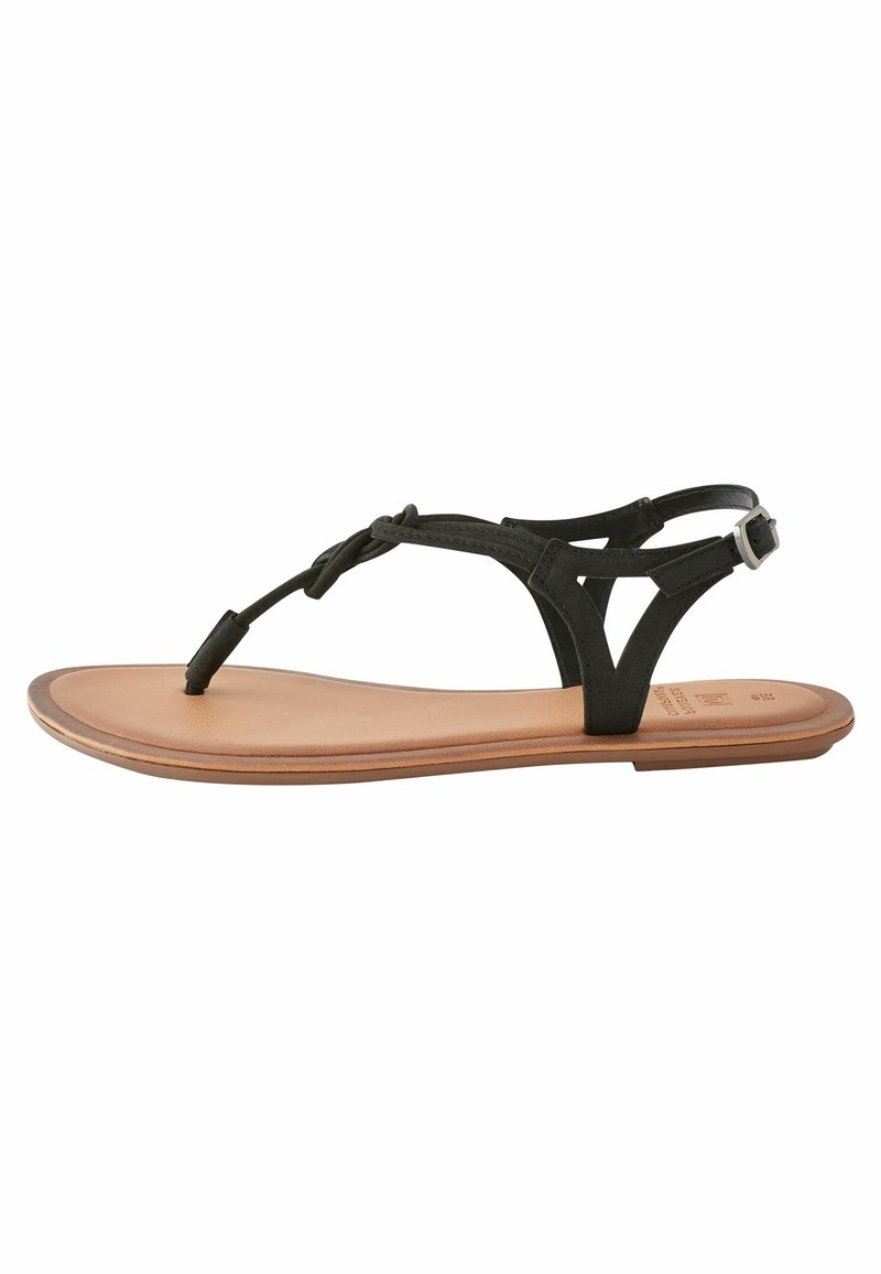 Zwarte platte sandalen met een teenstukontwerp, zachte leren banden, details op de bovenkant en een bruine rubberen zool. Inclusief verstelbare enkelband.