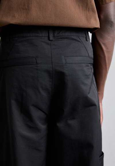 Han Kjøbenhavn TROUSERS - Hlače - black