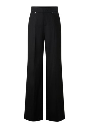 Zwarte wijde broek van gladde stof. Heeft twee voorkruiszakken en metalen knoopaccenten op de tailleband. Rechte snit naar de zoom.