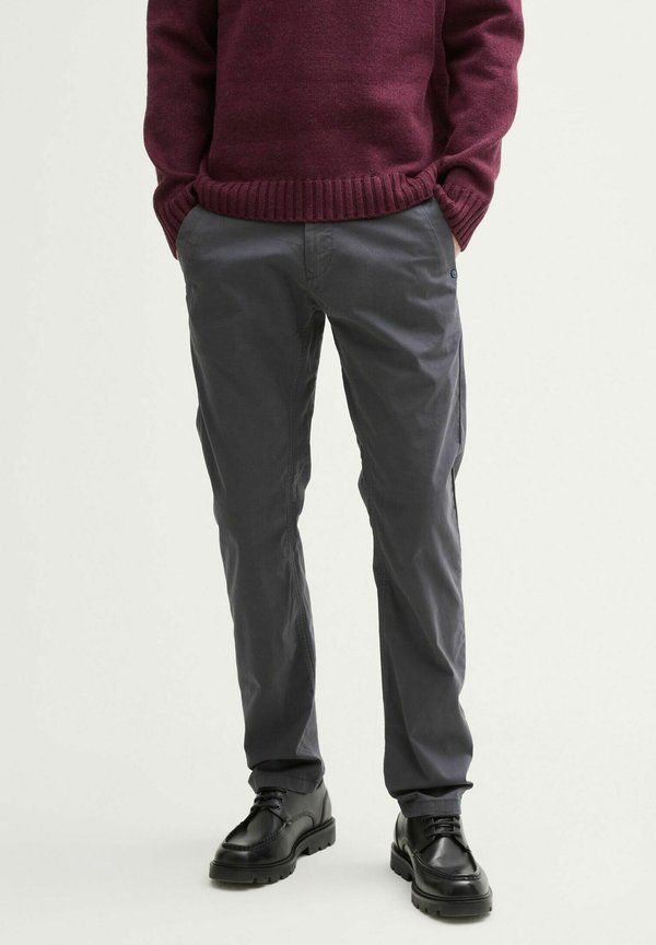 TAPERED CHINO - Trousers