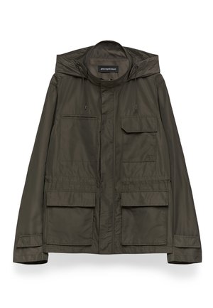 Veste à capuche vert olive foncé avec quatre poches avant, fermeture éclair et boutons-pression, et cordons ajustables sur la capuche.