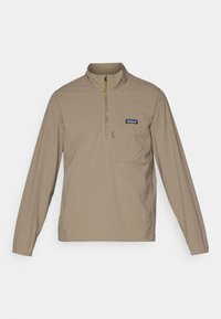 Selecionado, wing grey